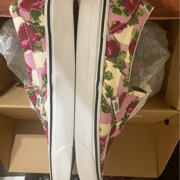 NWT Vans Romantic Floral Slip Ons Men sz 8.5/Women sz 10 with box. - Picture 10 of 14